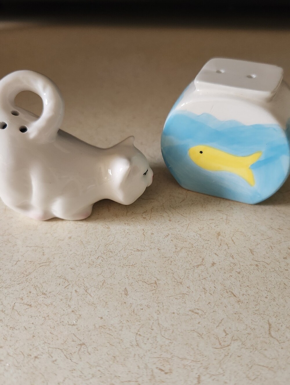 Vintage Clay Art Cat Gold Fish Bowl Salt Pepper Shakers 90s White Kitty Kitten